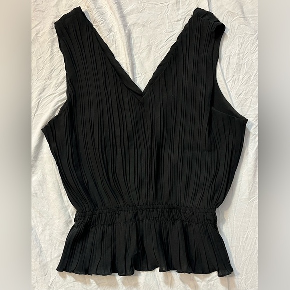 Moodie Women’s Small Black Sleeveless V-Neck Top - Picture 9 of 9